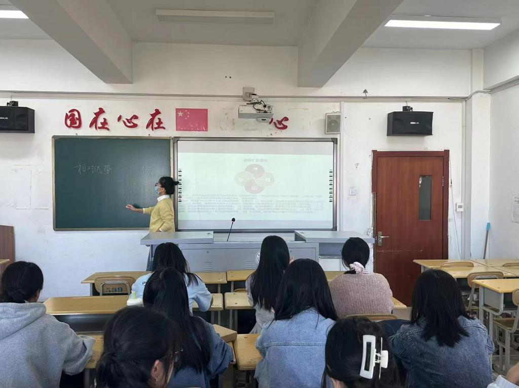 Macintosh HD:Users:abc:Documents:系里工作文件:科研:博士教授讲座:2023教授博士讲座:bwin必赢+科技类综艺节目的创新研究+佟文娟:照片:5.jpg